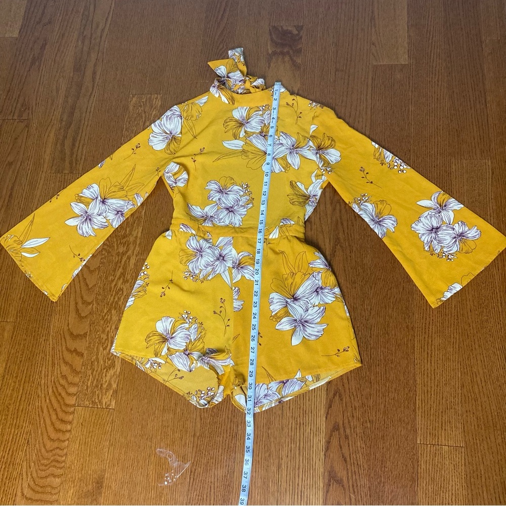 6 Short romper Backless Long bell sleeve tie bow hibiscus flower orange white